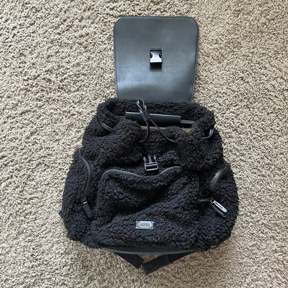 Caraa Cirrus Sherpa Backpack Travel Rucksack Teddy Fuzzy Black main image 8